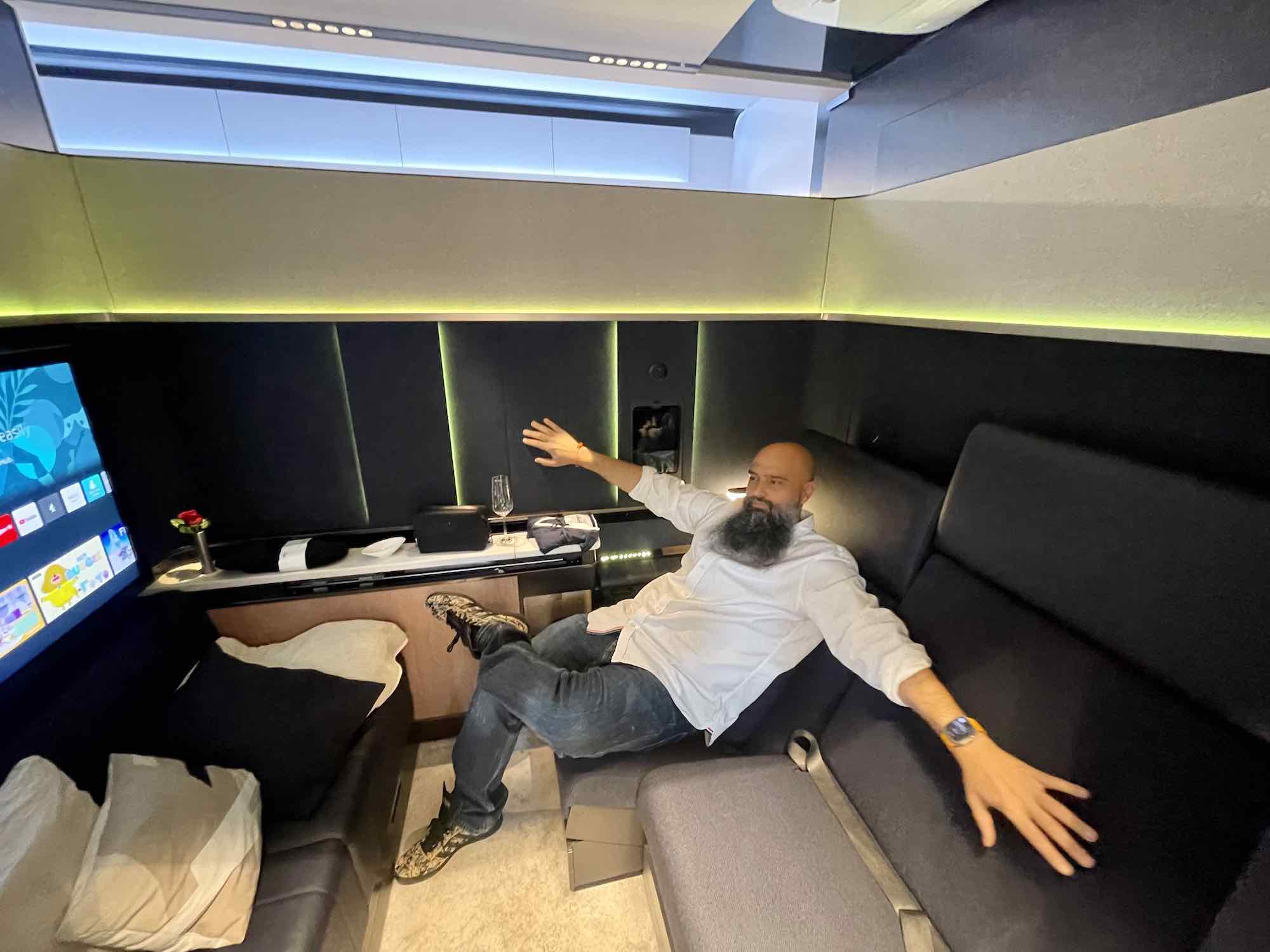 Le nuove cabine di business e first class di Lufthansa sono spaziali (le ho provate in anteprima dentro un tir)