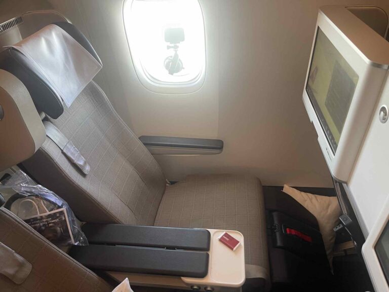 premium_economy_swiss_review2501
