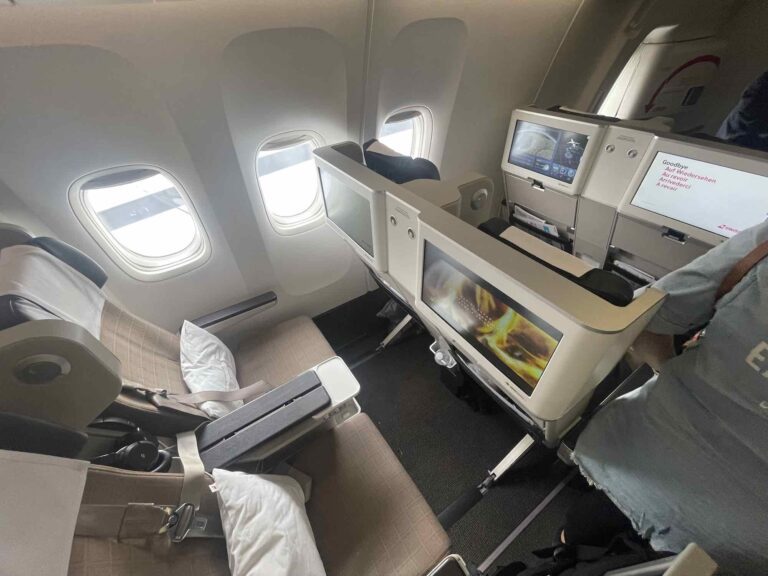 premium_economy_swiss_review2518