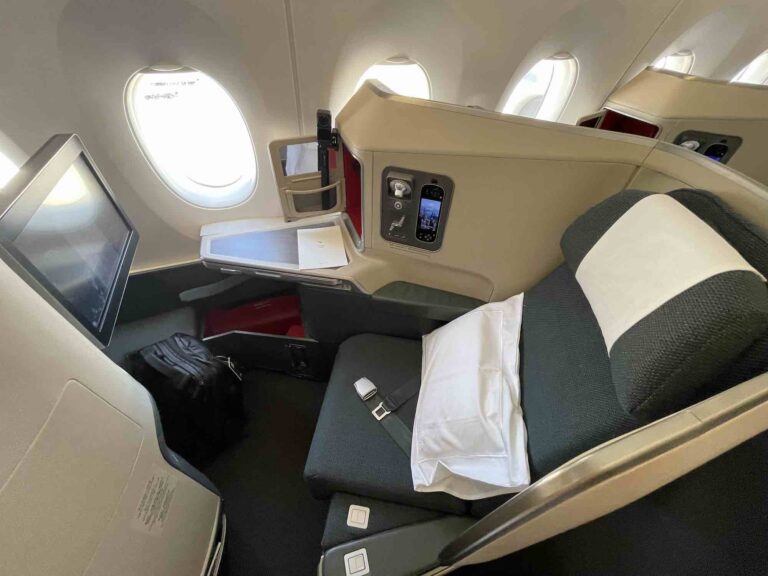 In business class only water and juice: where it can happen and why (Islam has nothing to do with it)