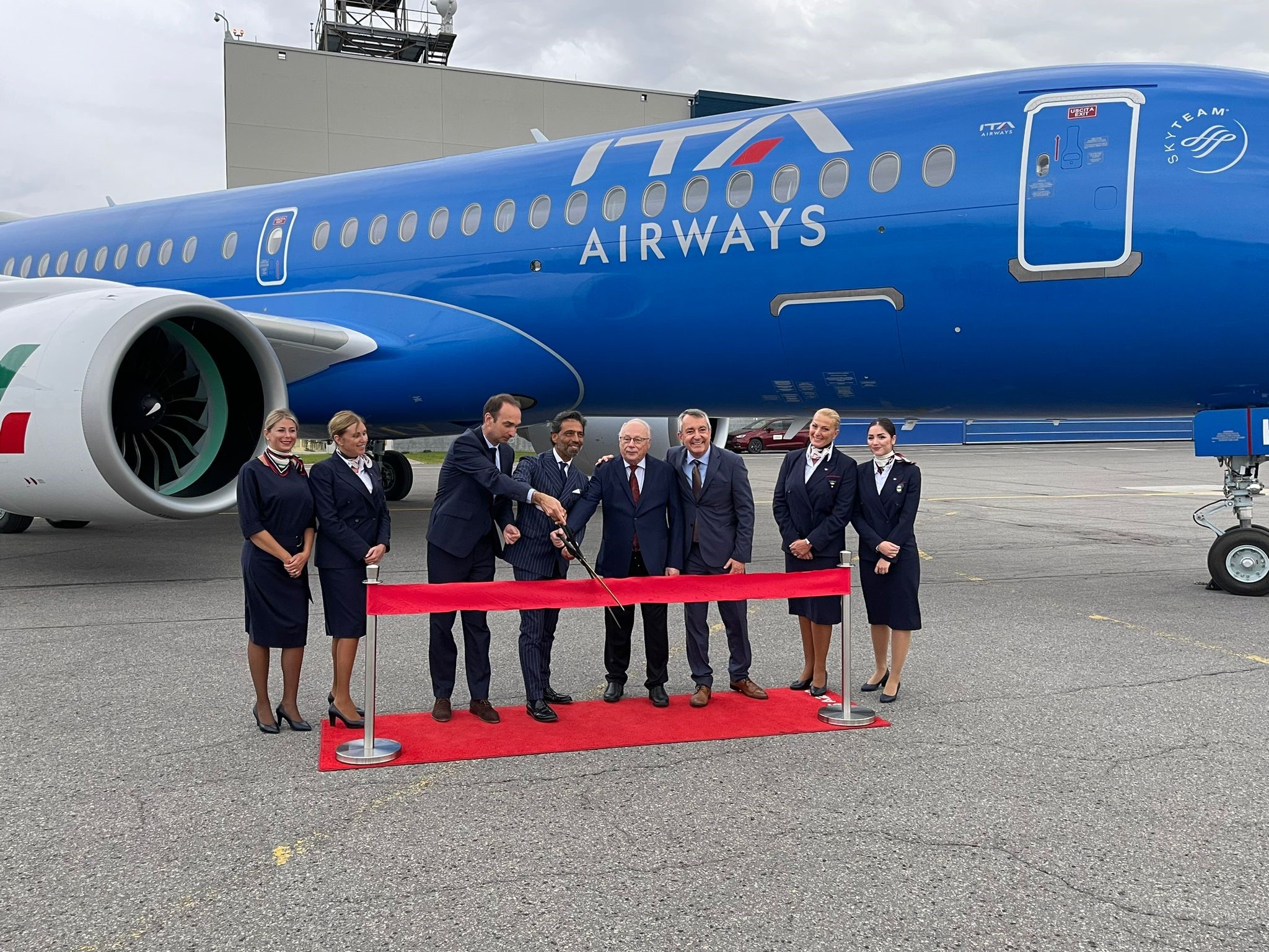 Il primo Airbus A220-300 con livrea “azzurra” entra nella flotta di ITA Airways: e’ dedicato ad Alessandro Mazzola