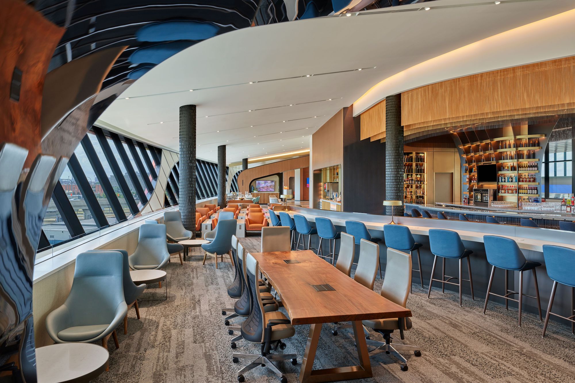 Il nuovo Delta SkyClub di Boston sembra il ponte di un veliero