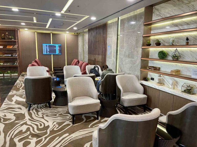 china_eastern_lounge_bangkok3813