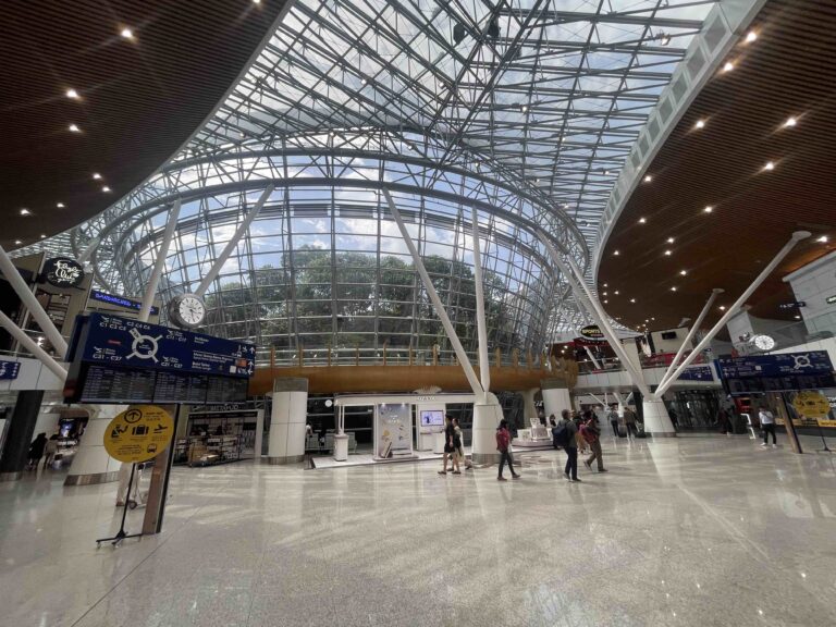 Sempre più truffe con le schede sim in aeroporto, con le eSim zero sorprese e dormi sereno