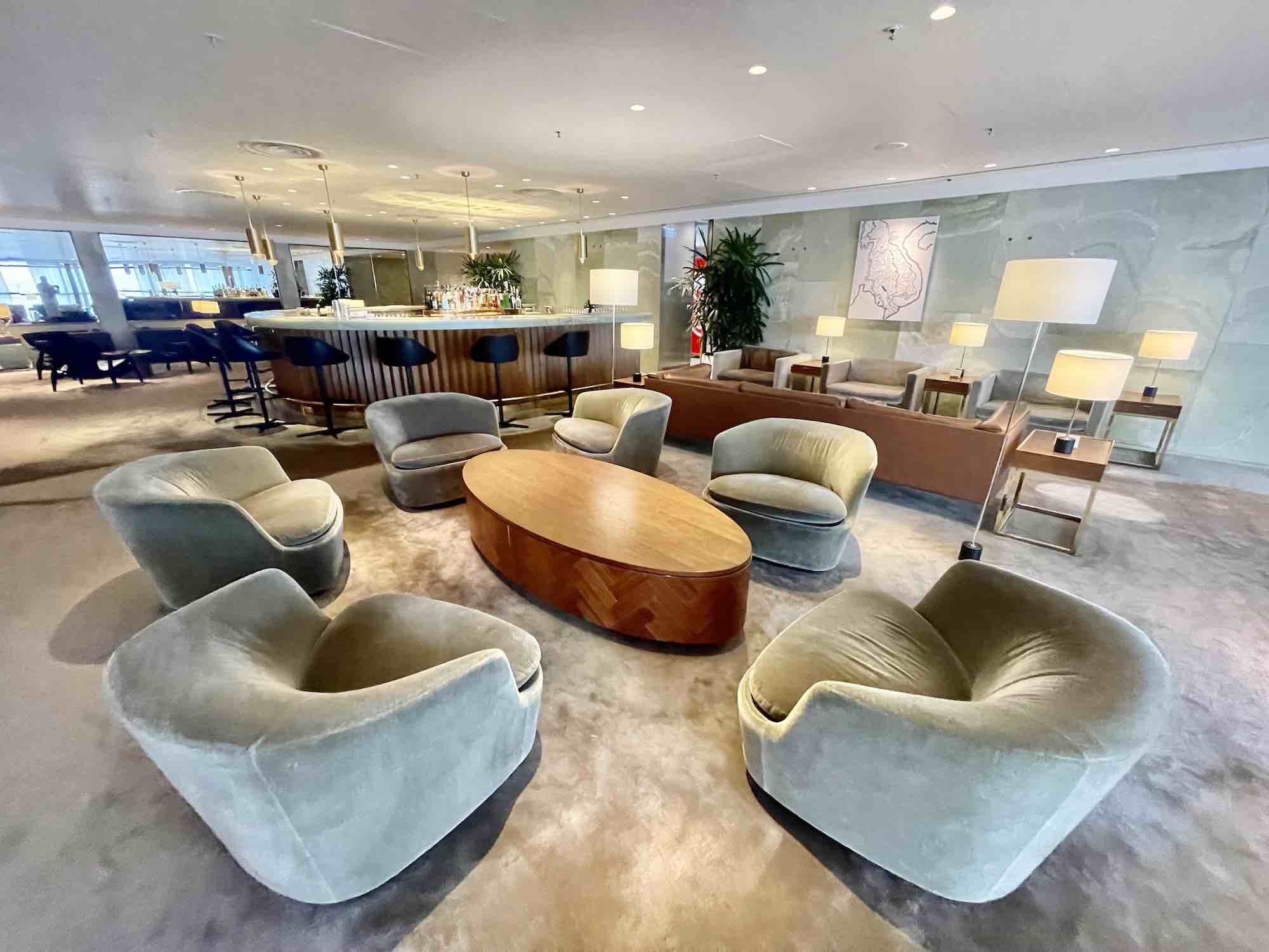 After more than 3 years, one of the world's best lounges has reopened: The Pier Cathay First Class