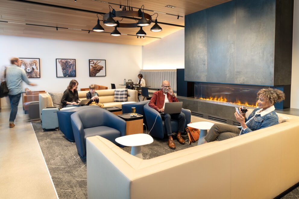 United-Club-DEN-A-West-Fireplace-Lounge
