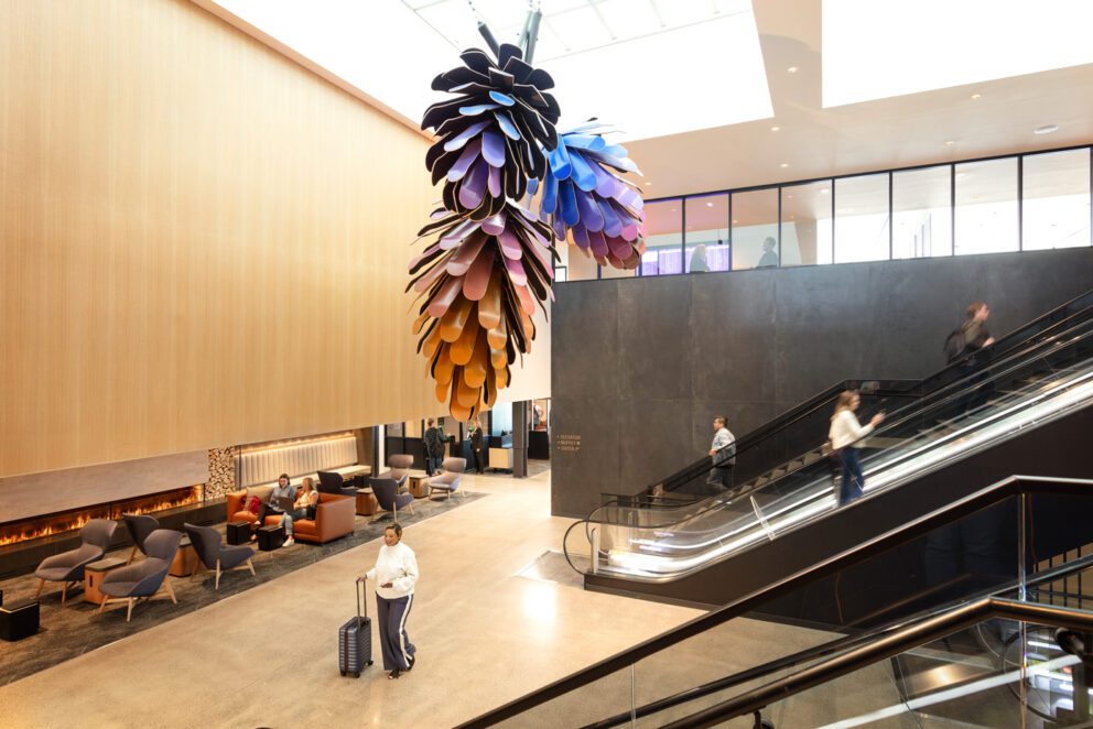United-Club-DEN-B-East-Entry-lounge