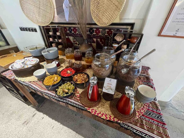 curio_hilton_dubai1202