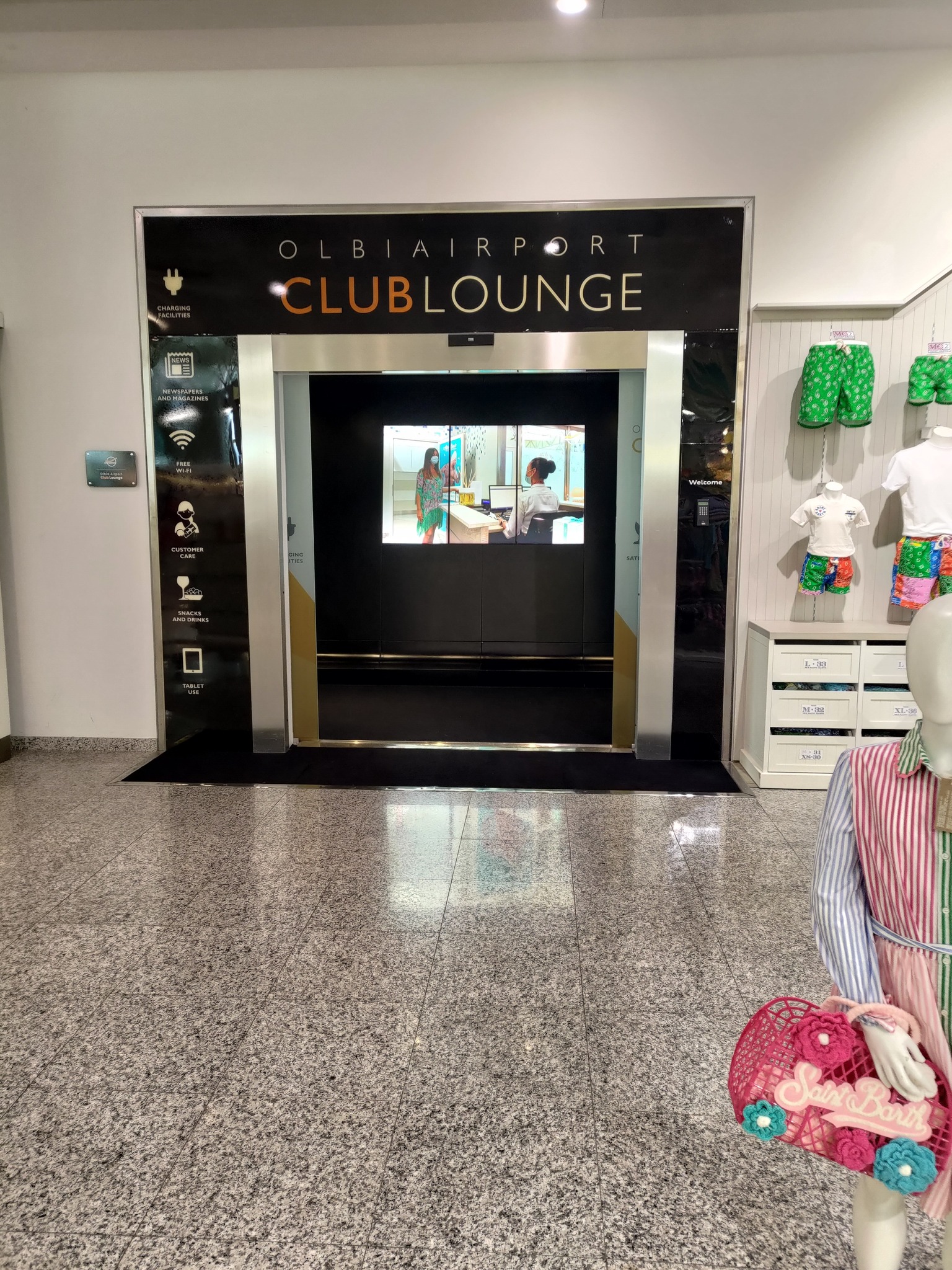 Reader reviews: the Club Lounge at Olbia Airport