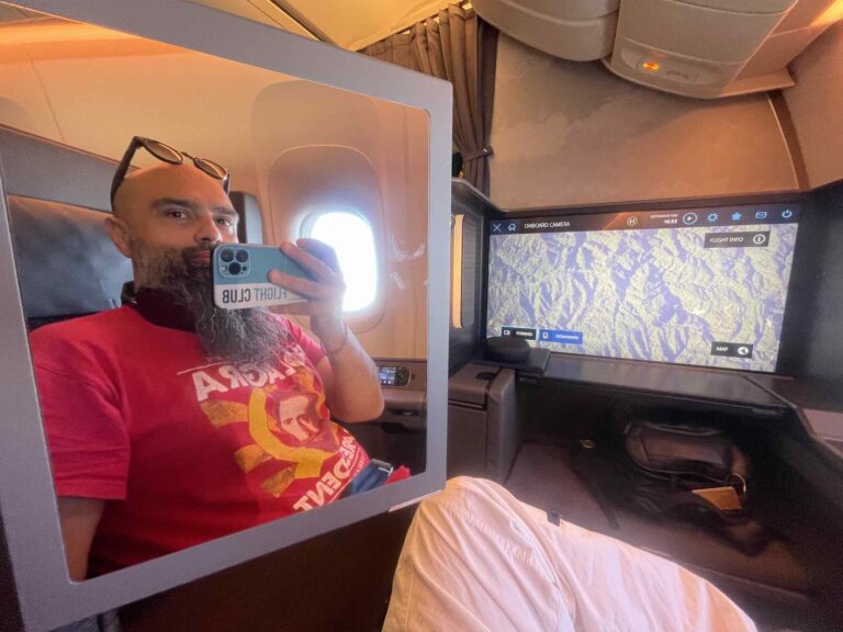 Torna la “caccia al Barbone”: ecco come volare gratis al mio posto in First o Business class