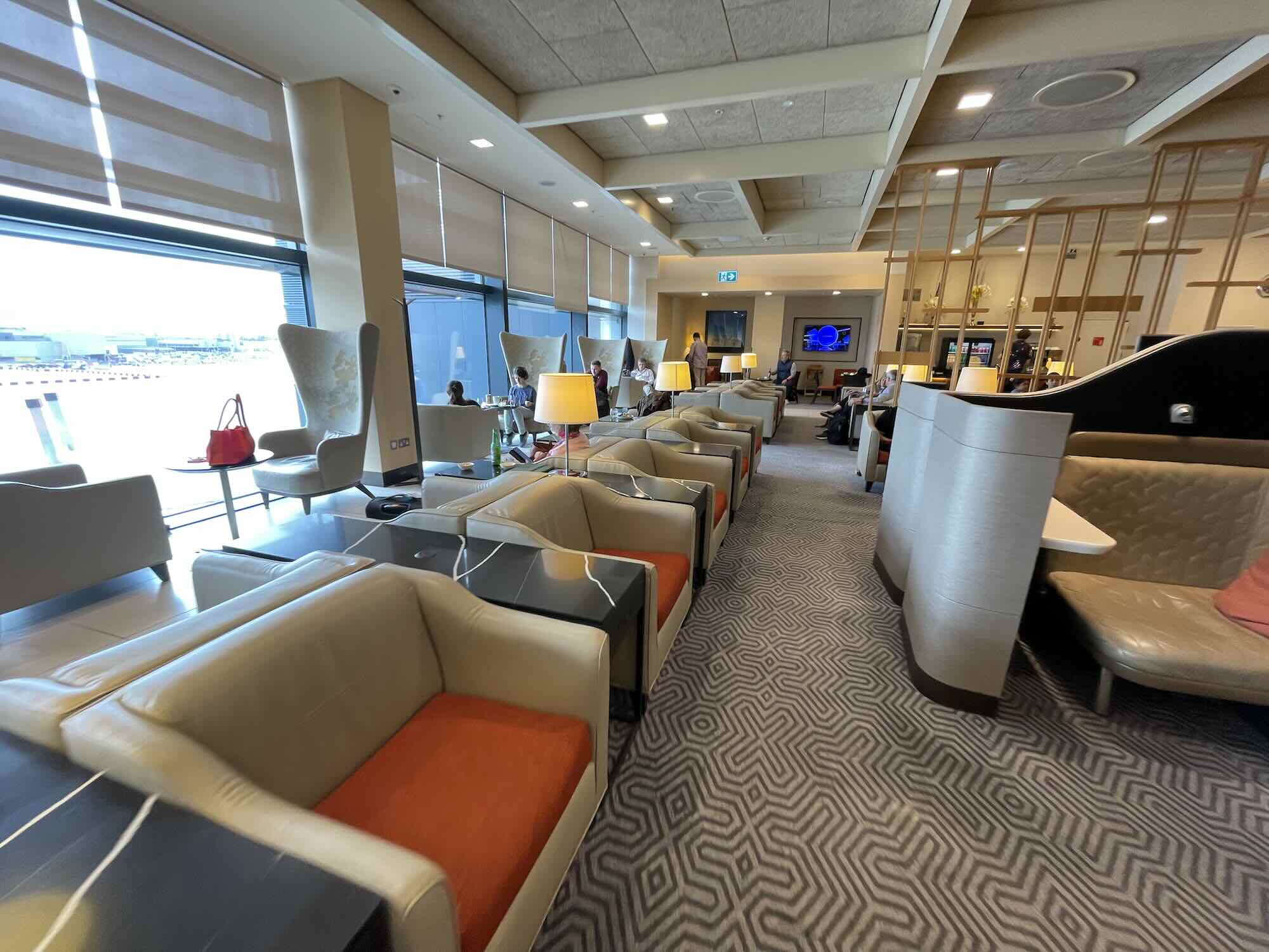 Silverkris lounge London Heathrow review: if you pass by T2 try to stop by