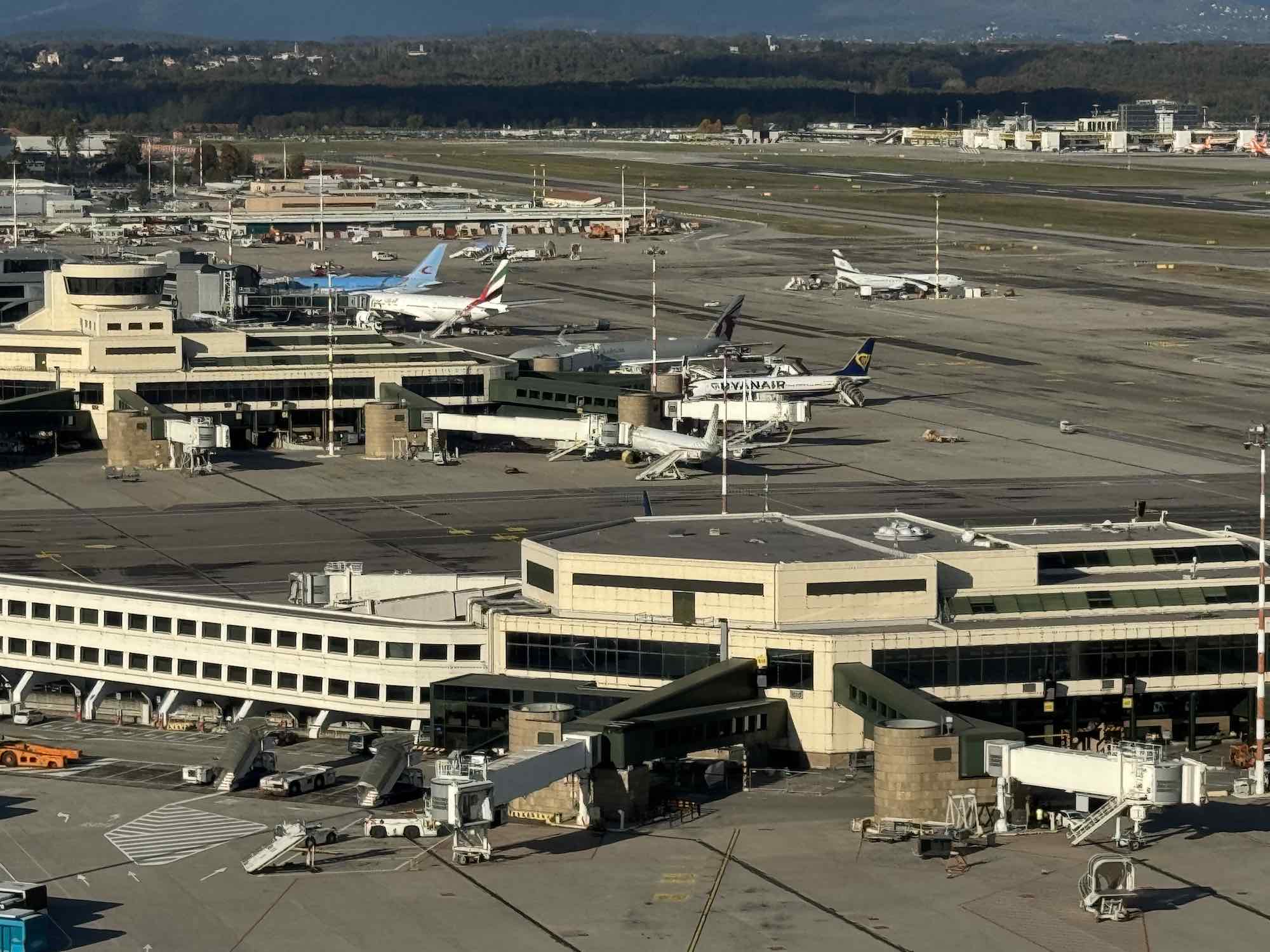 Gate, ritardi, tempi d’attesa a security e immigrazione: a Linate e Malpensa basta guardare lo smartphone