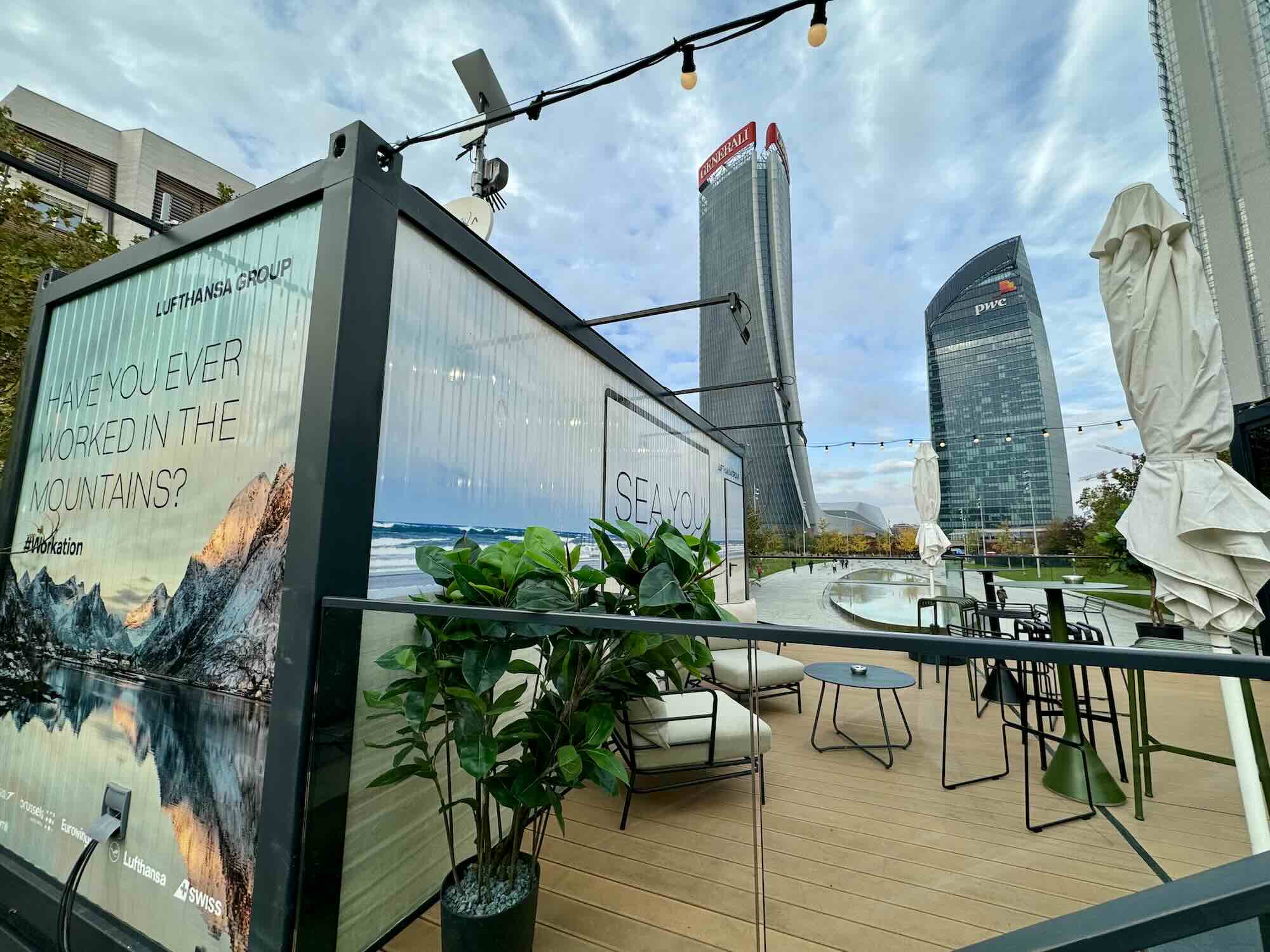 Lufthansa has opened a lounge in downtown Milan, here is the Workation Lounge with skyline view
