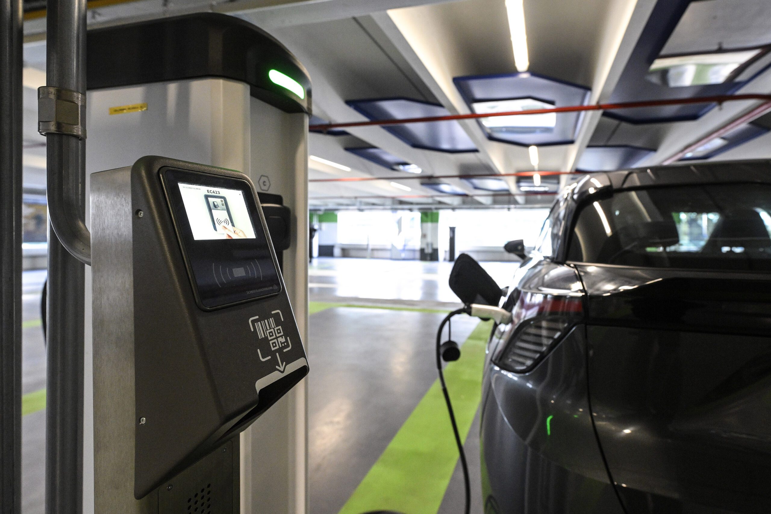 All’aeroporto di Roma Fiumicino ha aperto il più grande parcheggio pubblico per veicoli elettrici in Italia