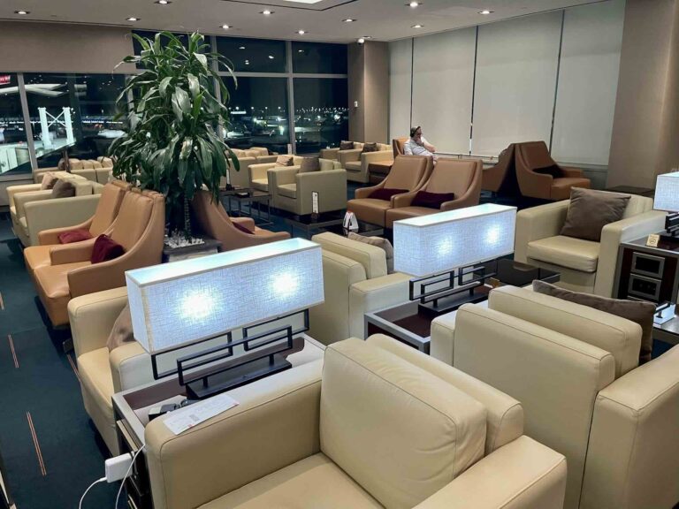 lounge_emirates_jfk5107