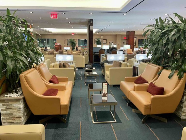 lounge_emirates_jfk5110