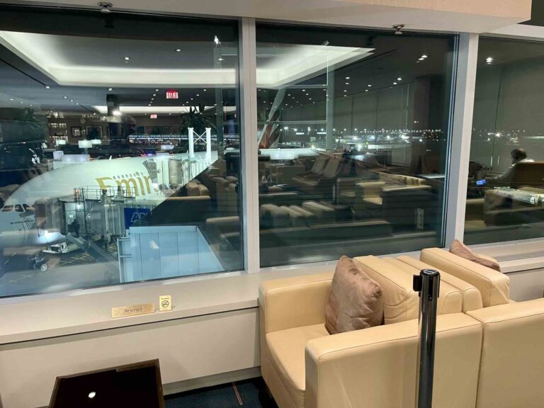 lounge_emirates_jfk5111