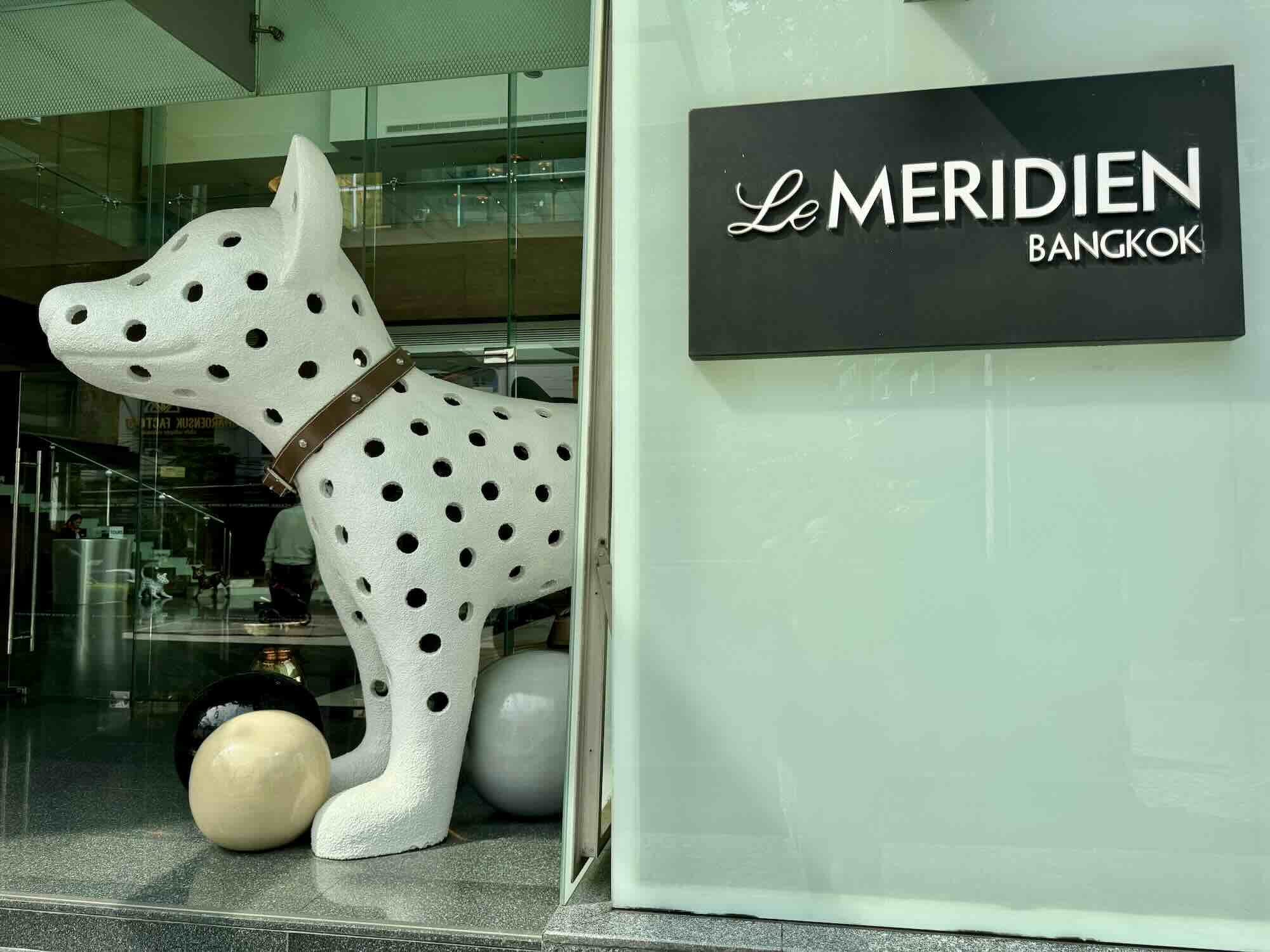 How nice to use "SNAs" to sleep for free in a suite at Le Meridien Bangkok