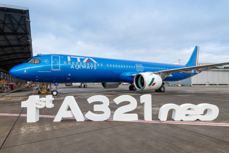 Hamburg ribbon cutting and flight to Fiumicino: first A321neo delivered to ITA