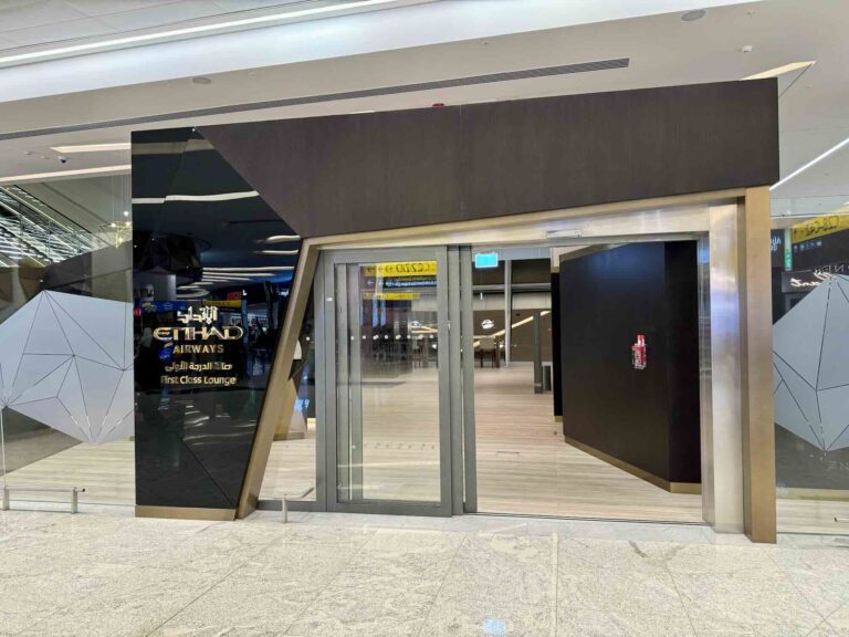 Size doesn't matter, Etihad's new lounge in Abu Dhabi is a soulless beauty