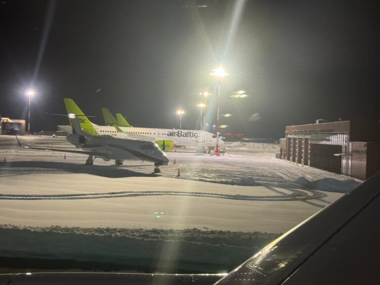 airbaltic snow