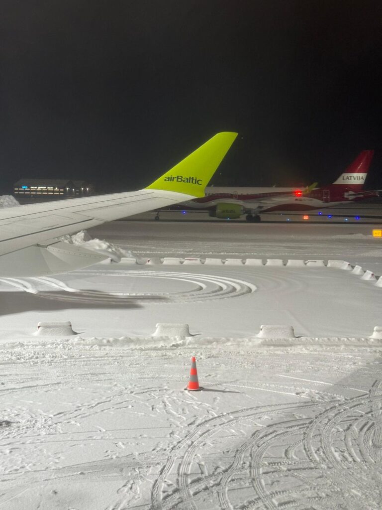 airbaltic snow