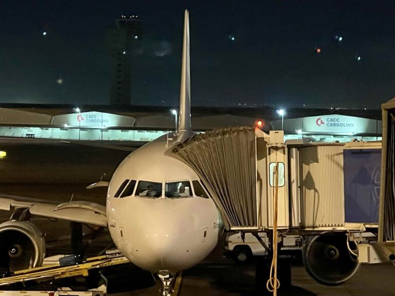 review_flight_royaljordanian5553