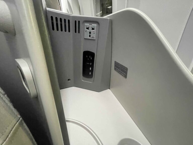 review_flight_royaljordanian5627