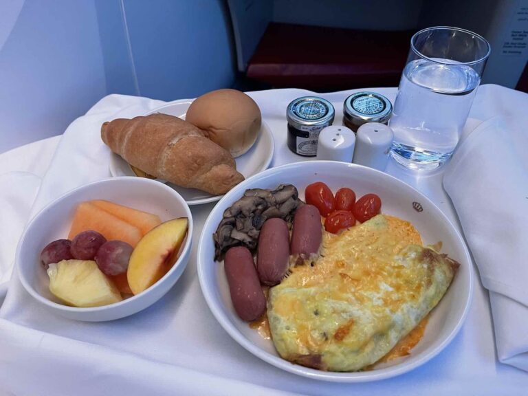 review_flight_royaljordanian5656