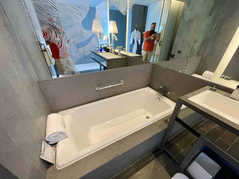 whotel_hongkong-recession_sleep1704