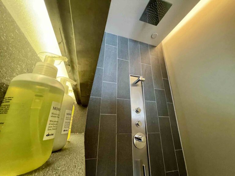 whotel_hongkong-recession_sleep1706