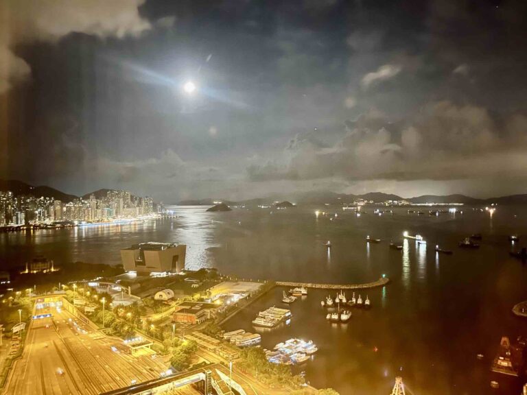 whotel_hongkong-recession_sleep2011