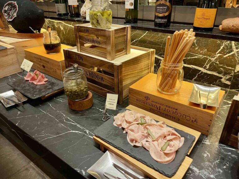 whotel_hongkong-recession_sleep2045