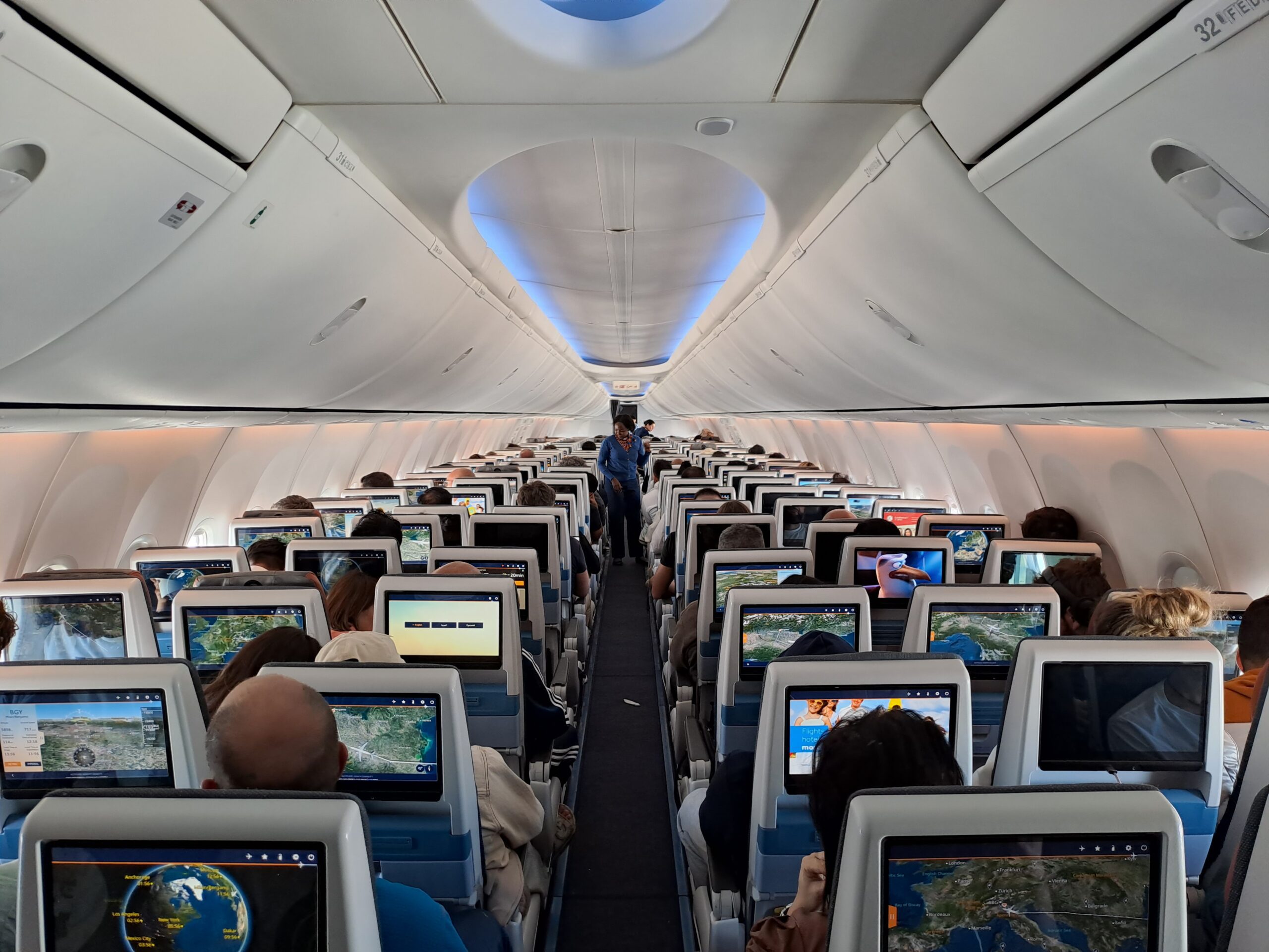 Dubai to Bergamo in Economy with flydubai. Seat, IFE, meals: how to fly for 6 1/2 hours on a MAX