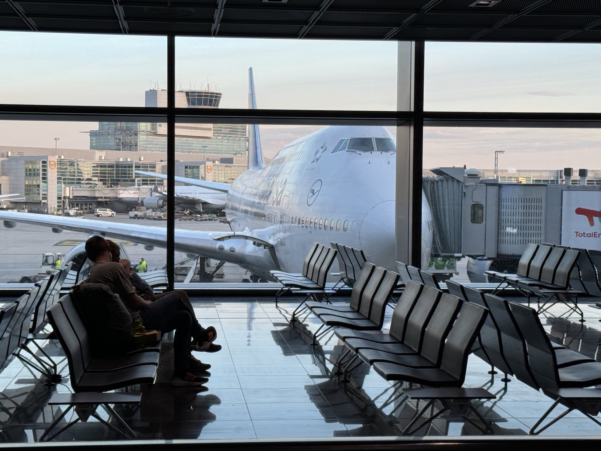 Flying inside Europe with widebodies is possible: the companies, planes used and routes (two even from Italy)