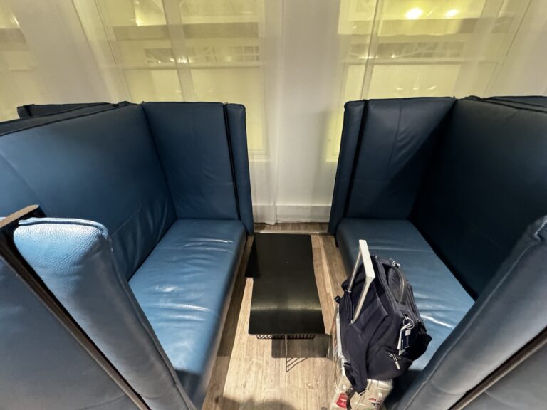 nce_lounge_library_review1189