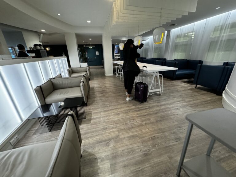 nce_lounge_library_review1192