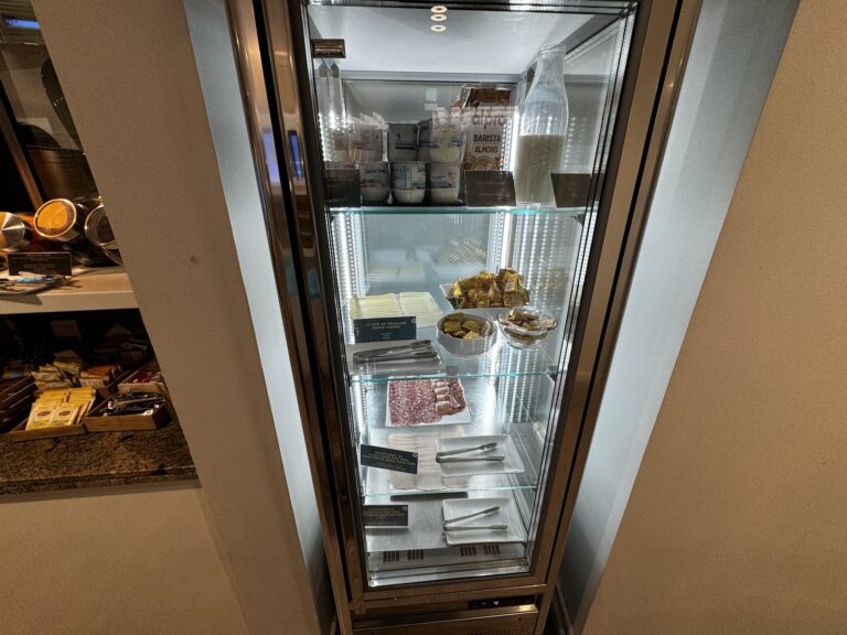 nce_lounge_library_review1204