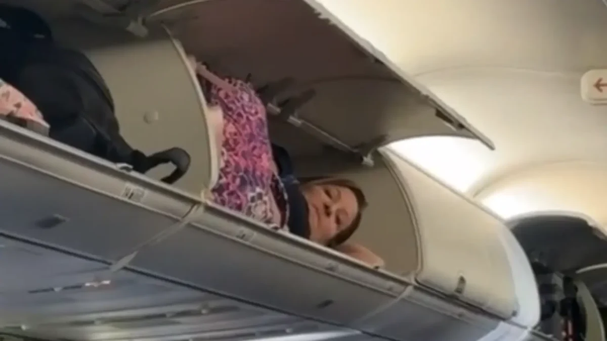 Aboard Southwest anything can happen: a passenger was found inside the hat rack