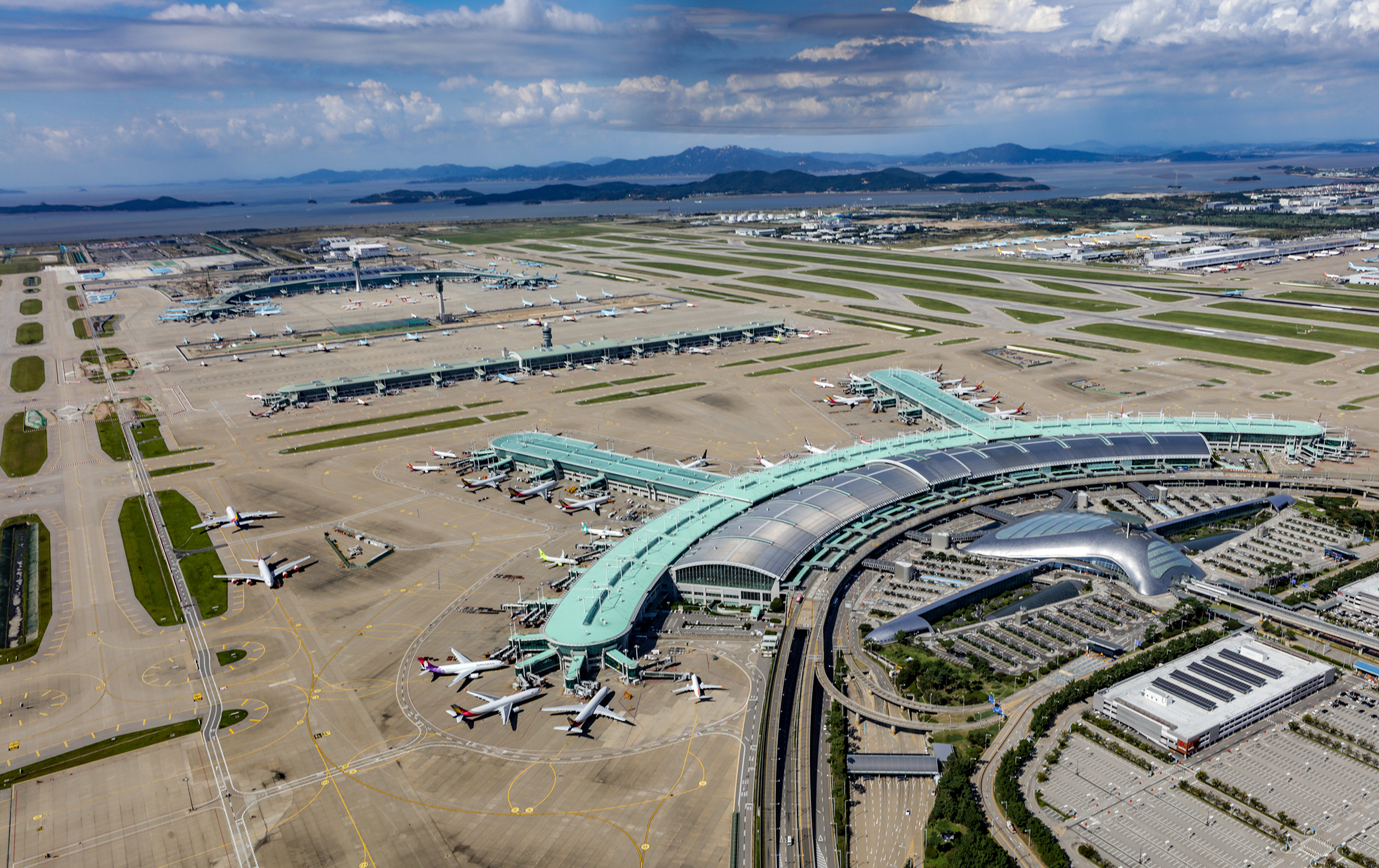 Ennesimo lancio di palloncini pieni di rifiuti verso la Corea del Sud: l’aeroporto di Seoul sospende le operazioni per diverse ore