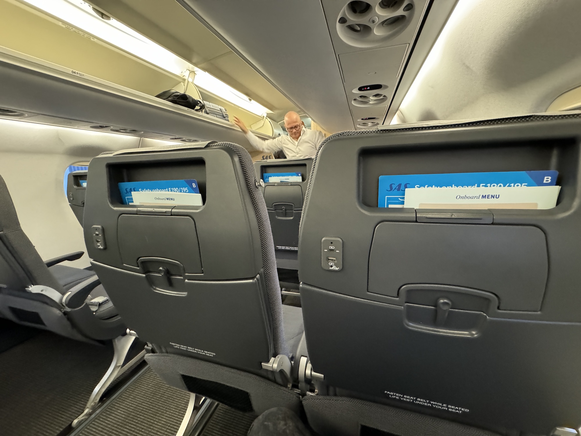 Business class E-195 SAS