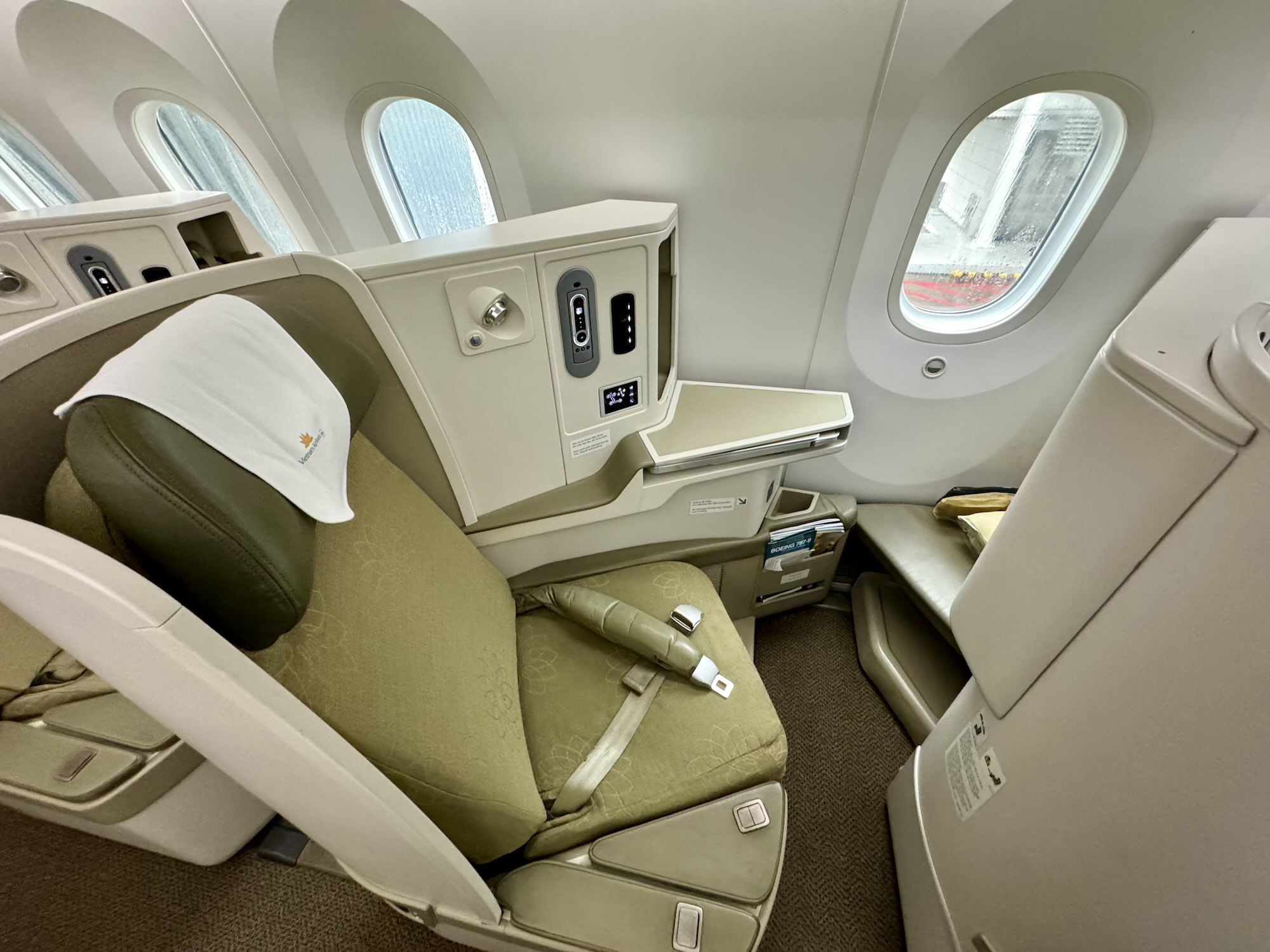 Vietnam Airlines 787/9 business class