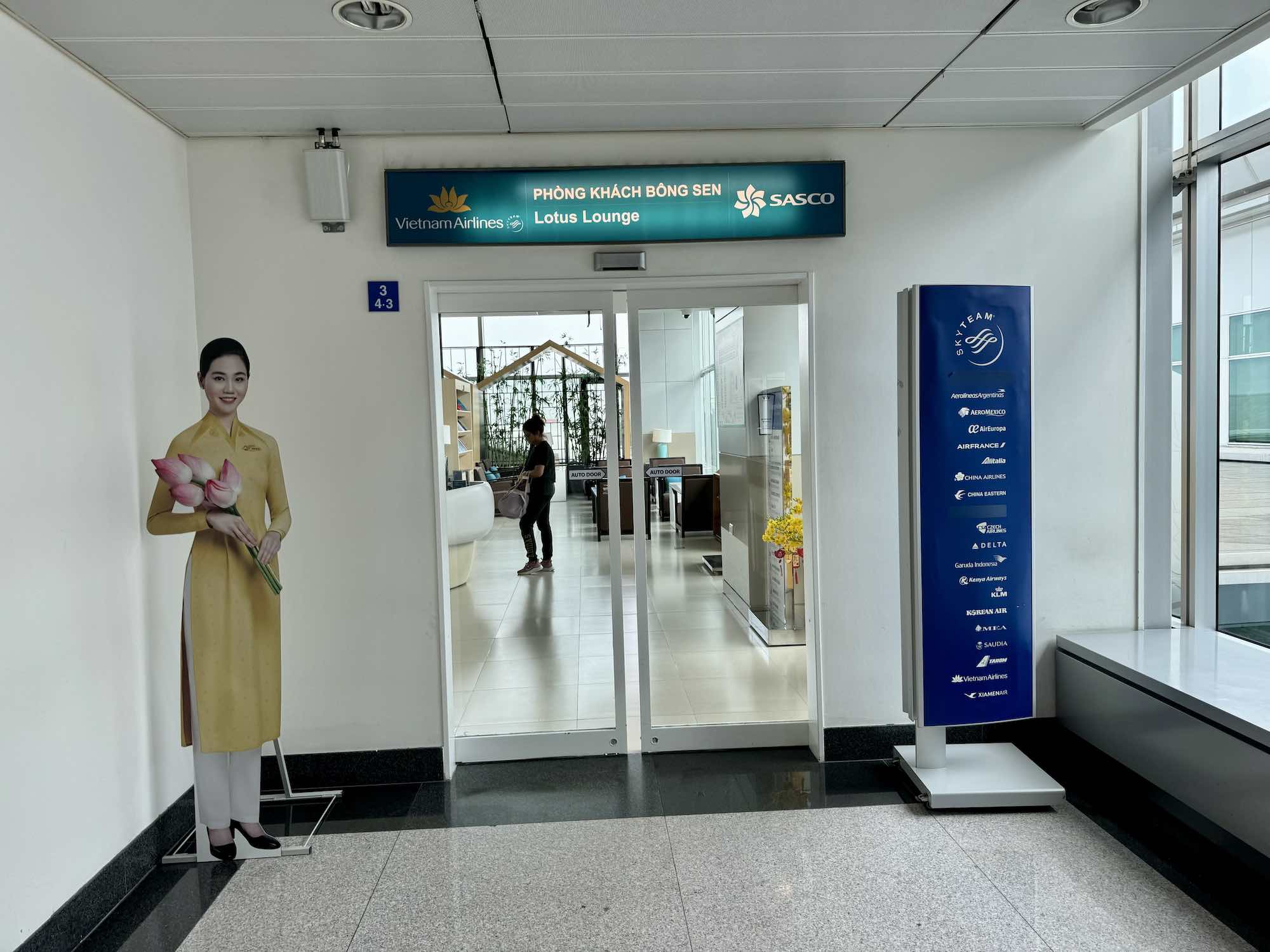 Lotus lounge Vietnman Airlines Ho Chi Min